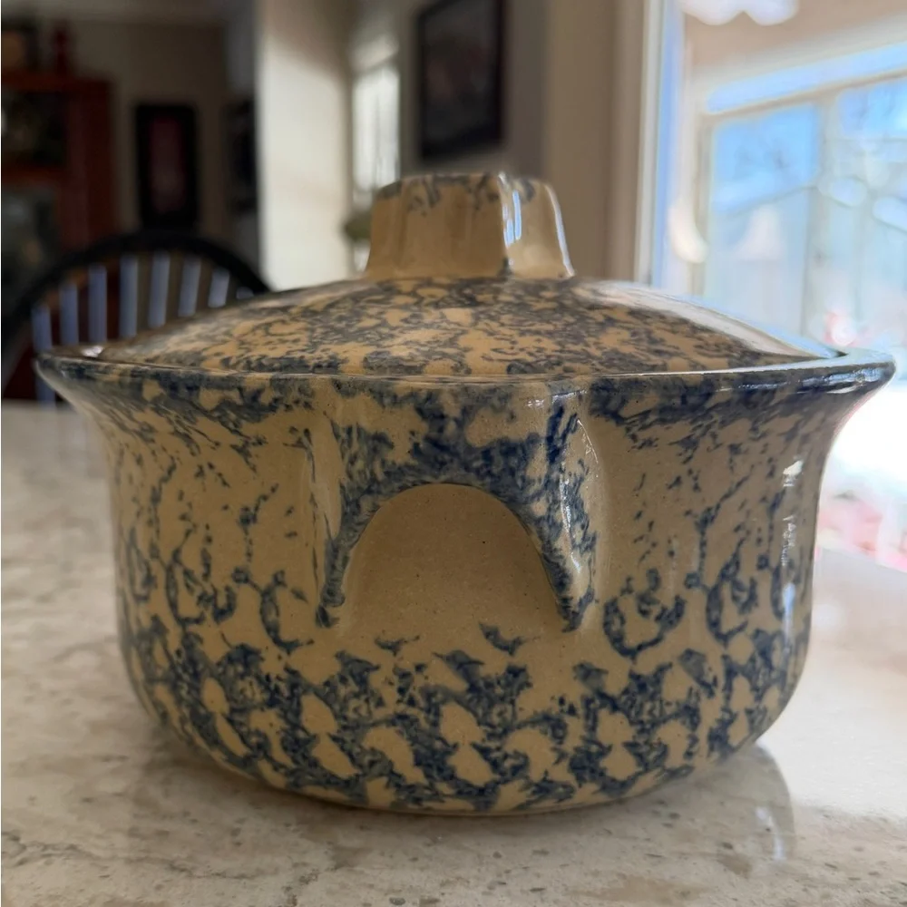 Vintage Robinson Ransbottom Blue Spongeware Crock w/Lid Stoneware Bean Pot. G13